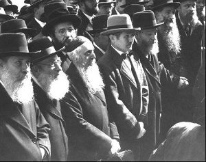 Mi padre, el Rabino Ben Zion Blech, en la primera fila, quinto desde la izquierda