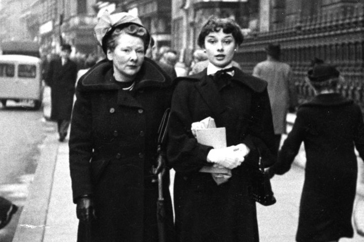 Audrey Hepburn con su madre, Ella